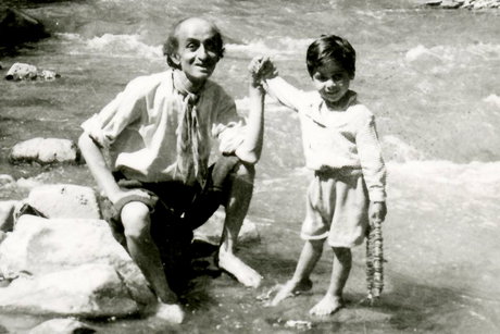 عکس‌‏هایی از نیما یوشیج 