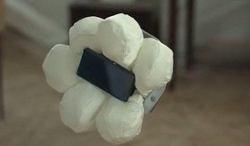 سقوط ایمن تلفن همراه با کمک کیسه هوای ضد سرقت!