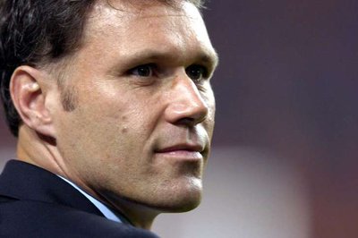 فان باستن: مسی را بیشتر از رونالدو دوست دارم