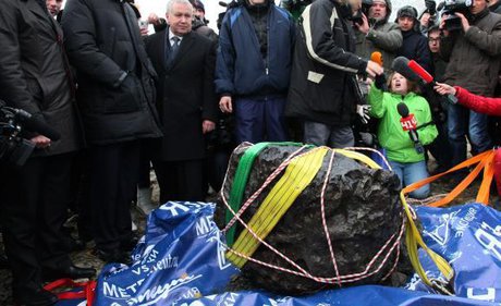 کشف بزرگترین قطعه از شهاب‌سنگ روسیه توسط غواصان