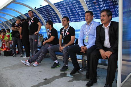 فنونی‌زاده: مقصر نتایج ضعیف پرسپولیس کادر فنی است/ نمی‌توانید، استعفا بدهید!