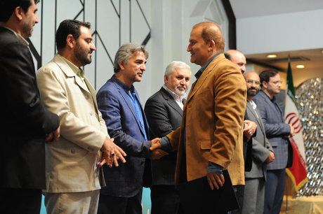 صداوسیما باید اندازه قدوهیکل مجریان دلار خرج کند