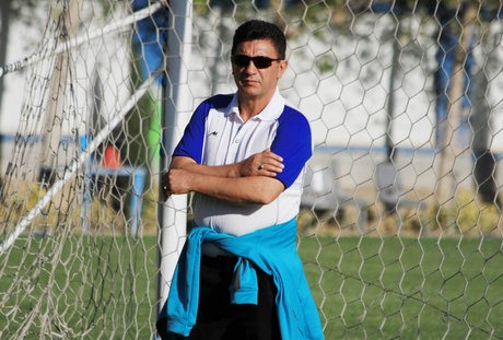 قلعه‌نویی: بازیکنان جدید مثل بعضی‌ها سیاه‌بازی نکردند/ باید از نفت مسجد سلیمان ترسید