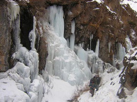 سپید مثل گیسوان بلند زمستان