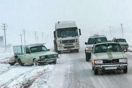 بارش برف جاده گرگان - شاهرود (توسکستان) را مسدود کرد