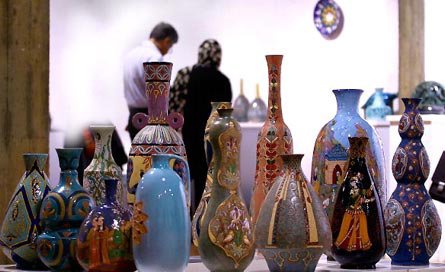 جمع‌آوری سفال‌های چینی از شهر سفال ایران