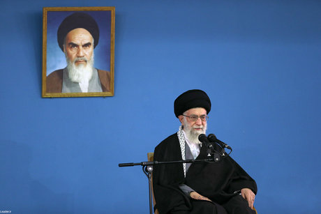 حتی با قبول دیکته‌های دشمن در مسئله هسته‌ای تحریم‌ها برداشته نخواهد شد