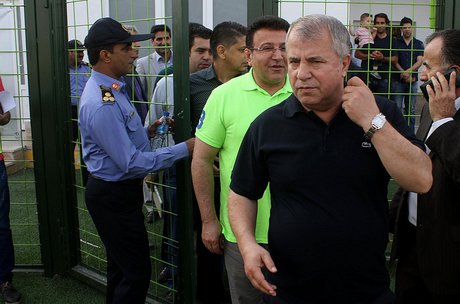 علی پروین: مثل آب خوردن از گروه‌مان صعود می‌کنیم/ گفتم پلاتینی باید من را بگیرد