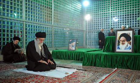 رهبر انقلاب در مرقد مطهر امام(ره)حضور یافتند