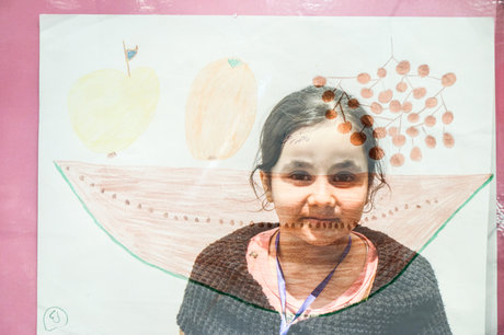 نمایشگاه نقاشی کودکان بی سرپرست و  بدسرپرست تحت حمایت بنیاد خیریه  "دستهای مهربان"