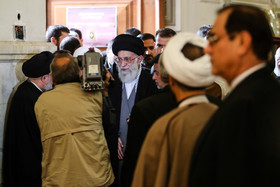 حضور مقام معظم رهبری در مراسم ترحیم والده رییس جمهور