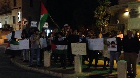 تظاهرات گسترده فلسطینی‌ها در محکومیت جنایات داعش در اردوگاه یرموک