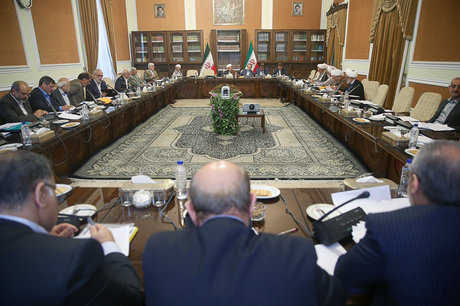 ممنوعیت استفاده کاندیداها و احزاب از امکانات کشورهای خارجی