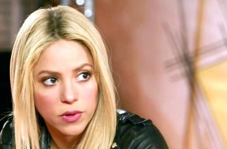 توبیخ برای پخش تصویر خواننده خارجی