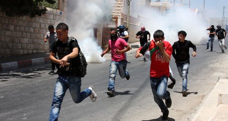 تعطیلی مدارس در عسقلان و قدس/پرواز بالگردهای آپاچی بر فراز غزه/درگیری در کرانه باختری