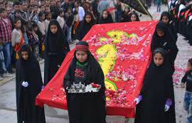 پرچم سرخ حسینی در دوبرجی داراب برافراشته می‌شود - ایسنا