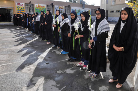 بدهی بنیاد شهید به مدارس شاهد / رایزنی برای حل بارمالی ارتقای مدرک ۷۰ هزار رزمنده