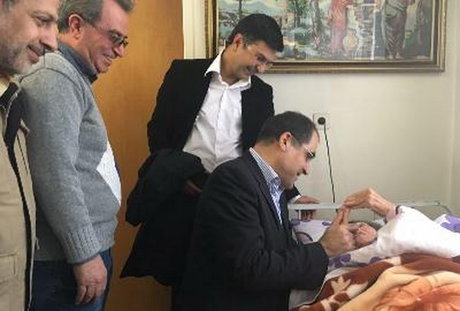 عیادت وزیر بهداشت از یک هموطن مسیحی در اولین روز سال نو میلادی