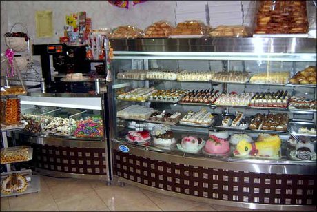 از مصرف شیرینی‌جات رنگ‌دار خودداری کنید

