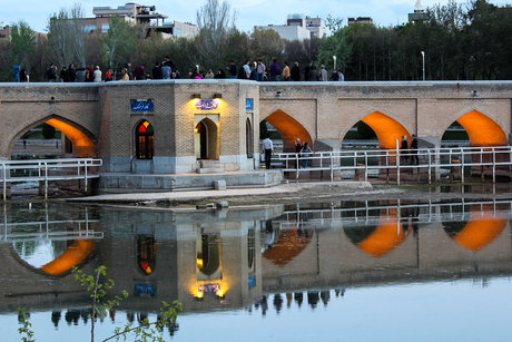 آب زاینده‌رود تا دهم خرداد جاری است