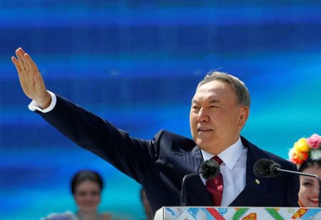 رئیس‌جمهور قزاقستان کناره‌گیری کرد