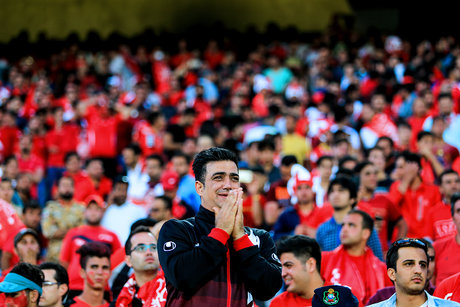 تجمع برخی از هواداران پرسپولیس مقابل فدراسیون فوتبال