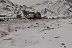 برف شش هزار نفر را زمین گیر کرد/ امدادرسانی به 120 هزار زائر پیاده امام رضا (ع)