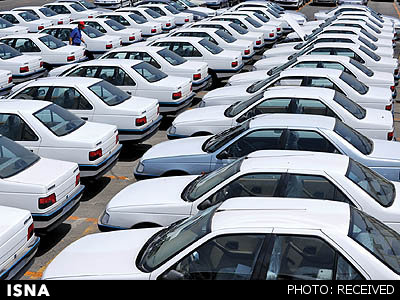 ایزدخواه: عرضه خودرو در بورس کالا تنها راه رفع مشکل خودروسازان است