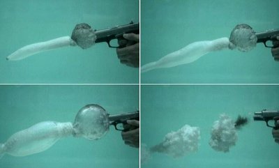 شلیک گلوله در زیر آب + تصاویر