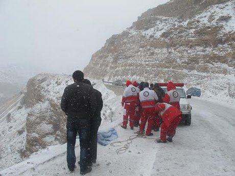 رهاسازی ۱۹۴ خودروی گرفتار شده در برف و کولاک اردبیل