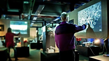 تبدیل تمامی سطوح به صفحه لمسی