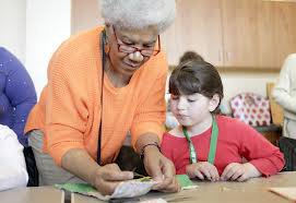 کودکان به بزرگسالان جذاب بیشتر اعتماد دارند!