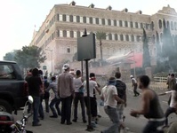 مراسم تشییع پیکر وسام الحسن به خشونت کشیده شد/ لبنانی‌ها استعفای دولت را خواستارند