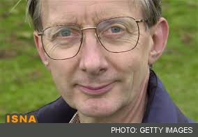 مدال «اسحاق نیوتن» به مخترع «شنل نامرئی» رسید