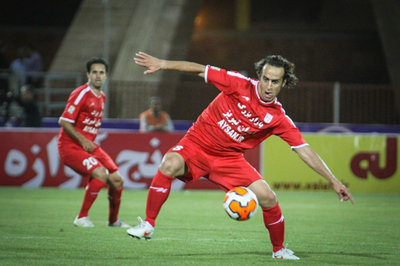 علی کریمی: شرایط کریمیان بهتر است/ مردم دعا کنند