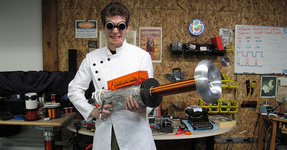 اختراع جنون آميز ابرسلاح مغناطيسي با قدرت شليك 20 هزار ولت برق!