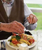 تغذیه مناسب عاملی برای کاهش بیماری‌های سالمندی