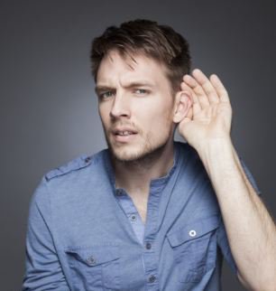 کشف علت شناسایی آسان صدای آشنایان در محیط شلوغ