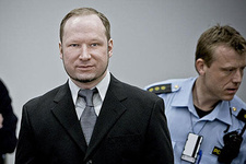 پرتاب كفش به سمت قاتل نروژي