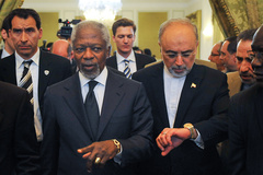 دیدار کوفی عنان با صالحی