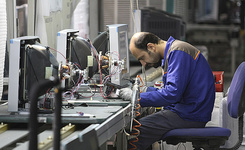 برخی نمایندگان به تولید ملی اعتقادی ندارند!