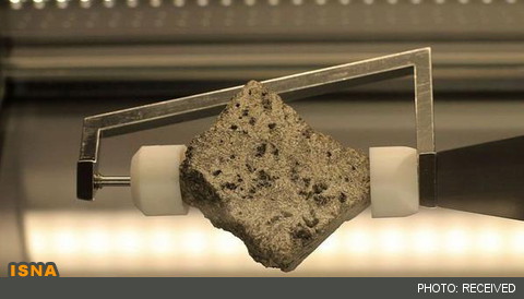 نمایش نمونه‌ سنگ‌های کره‌ی ماه در موزه وین