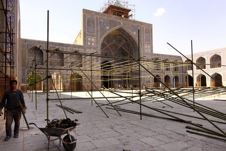 گزارشی تحلیلی - تصویری از مسجد زخم‌خورده میدان نقش جهان