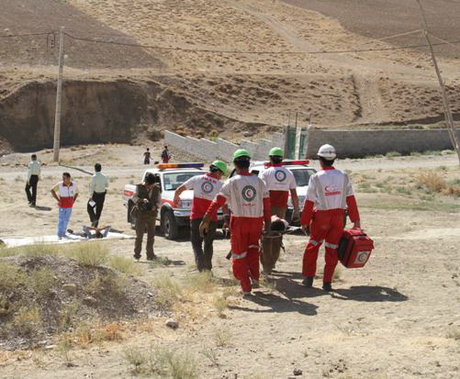 پس از 11 ساعت جستجو؛ دو نفر در کویر دامغان از مرگ حتمی نجات یافتند