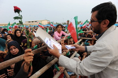 رییس جمهور در جمع مردم بندر خمیر