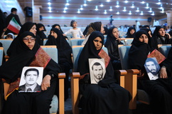 دیدار علما، ایثارگران، مدیران و منتخبین استان هرمزگان با رییس جمهور