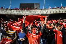 پرسپولیسی‌ها جایگاه‌های قابل خرید طبقه نخست را پرکردند/ تشویق مجیدی توسط استقلالی‌ها