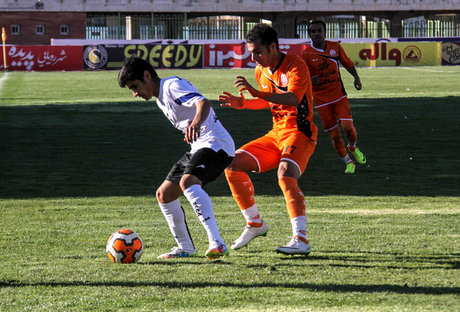 تساوی بدون گل کرمانی‌ها در دیدار رفت پلی‌آف لیگ دسته یک