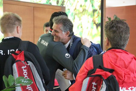 کی‌روش راضی و امیدوار از ایران رفت