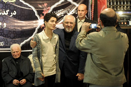 سوژه‌ای در مراسم ختم مادر «ظریف» و یک پرسش 